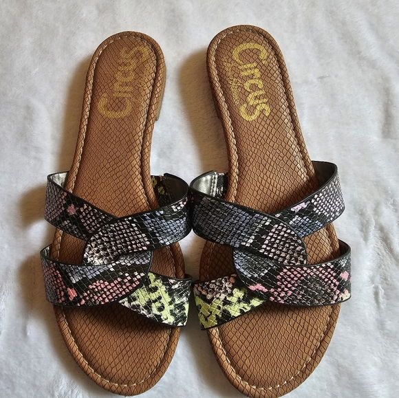 Circus by Sam Edelman Shoes - Women's Circus By Sam Edelman Clover Slide Sandals. Twisted strap. Size 8. 
